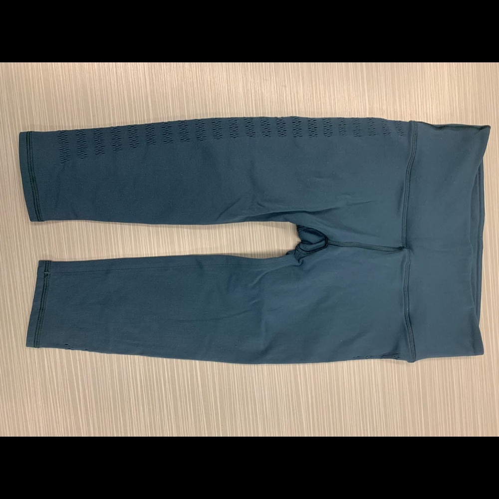 Lululemon crops